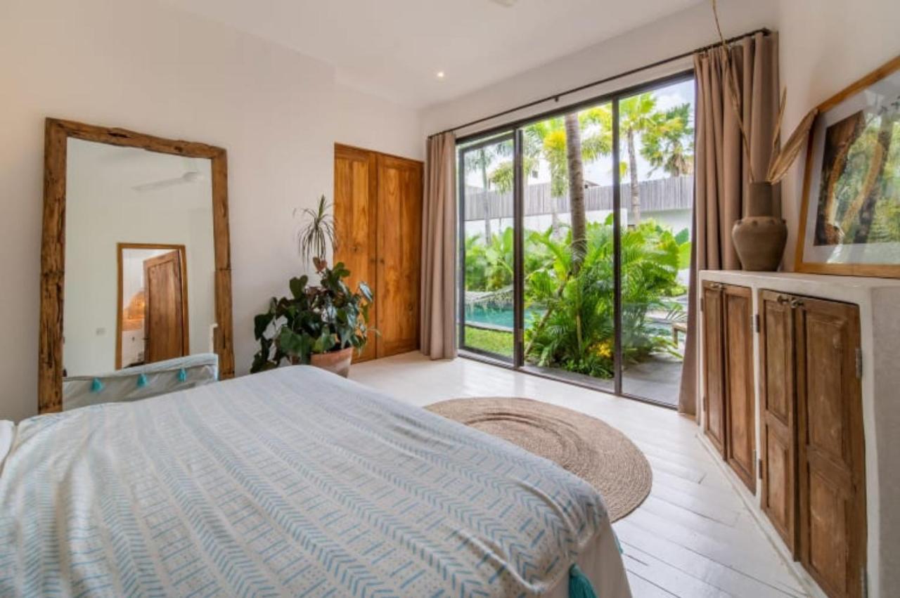 Villa Yogi Surf 2 Canggu Buitenkant foto